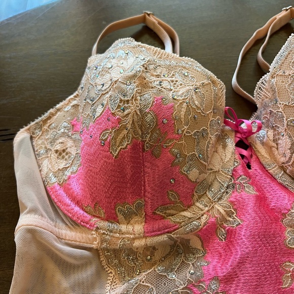 Rare Victoria’s Secret lace babydoll and thong (with removable garter clips) - Picture 7 of 15